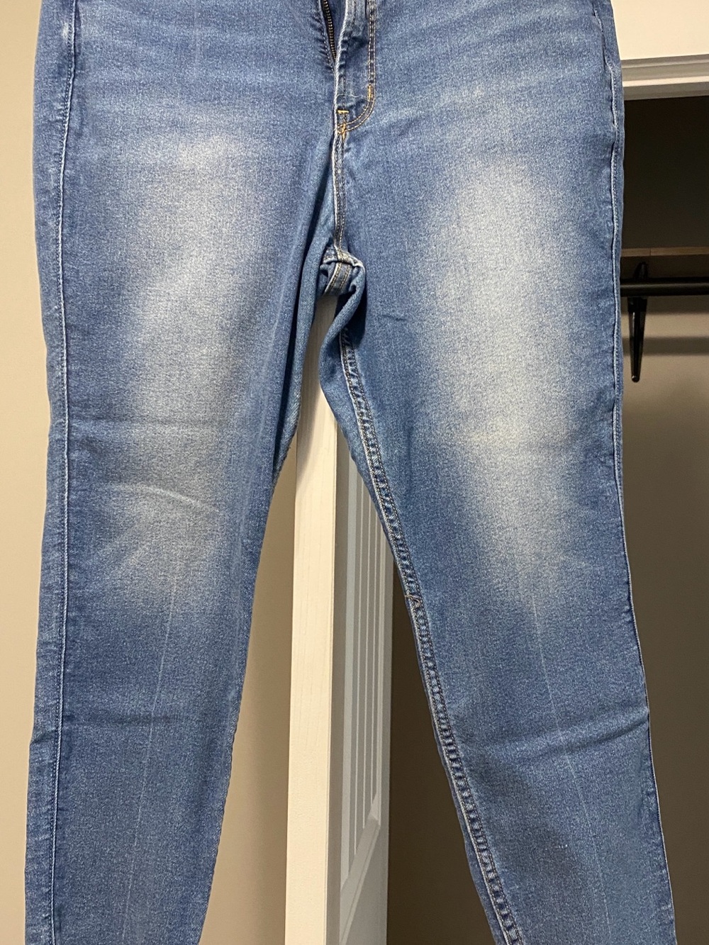 Womenโs Super Skinny Fit Light Blue Jeans